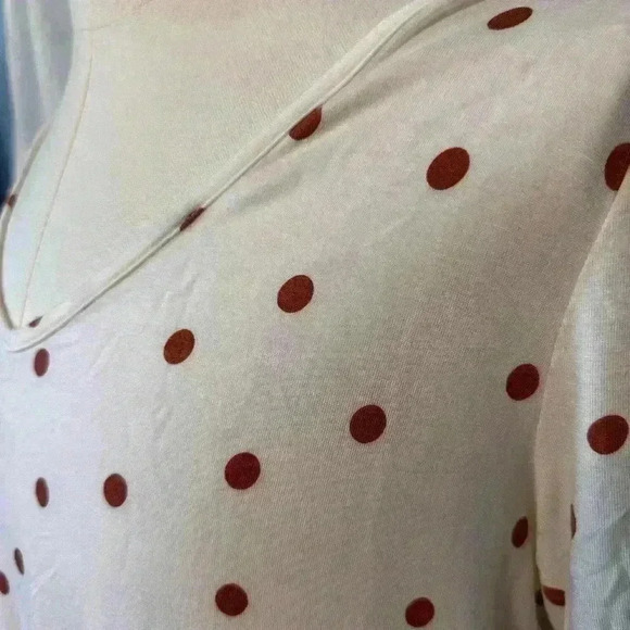 Maurice’s Women’s Stretchy Polka Dot Pull On Top. Size XL. Scoop Neck - Picture 2 of 5